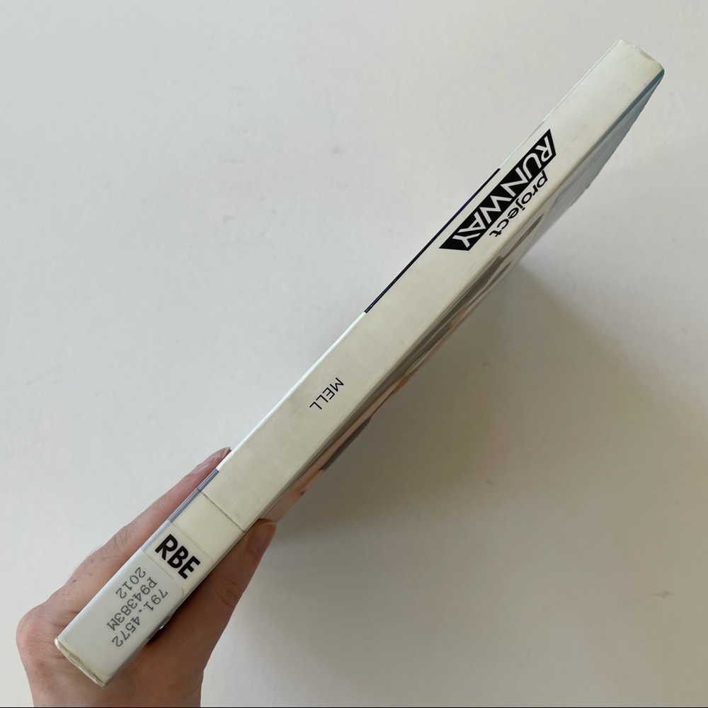 “Project Runway" Large Ex-Lib Paperback Book - Picture 4 of 16